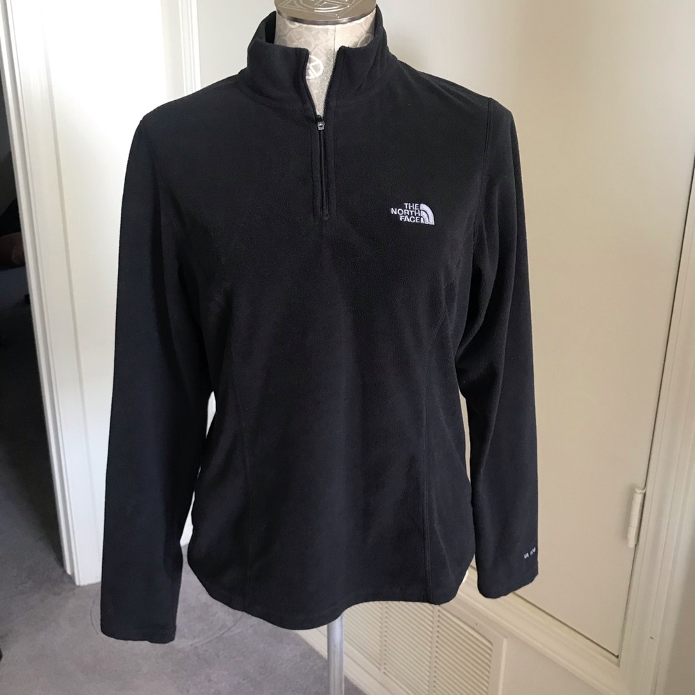The north face 1/4 zip in EUC size Medium